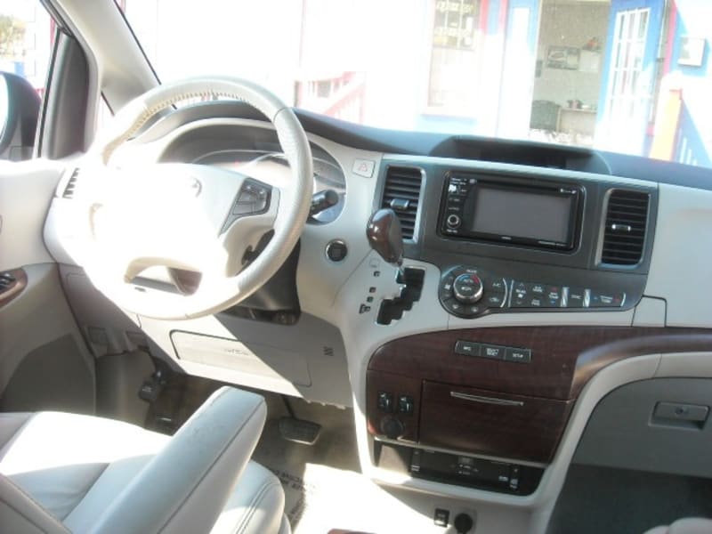 Toyota Sienna 2013 price $11,750