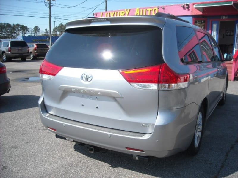 Toyota Sienna 2013 price $11,750