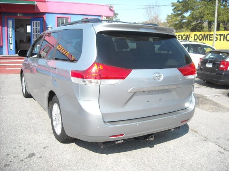 Toyota Sienna 2013 price $11,500