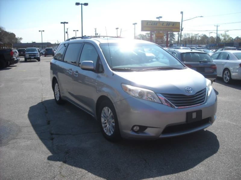 Toyota Sienna 2013 price $11,750