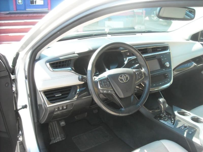 Toyota Avalon Hybrid 2013 price $12,900