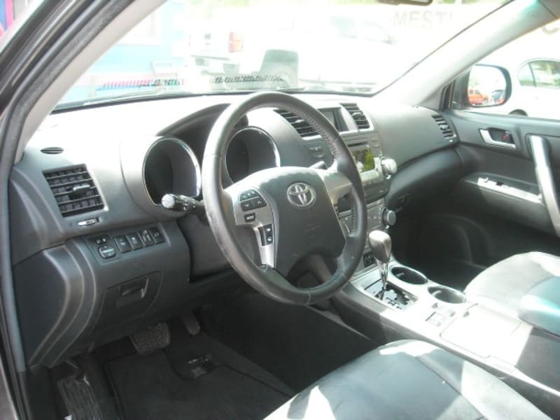 Toyota Highlander 2012 price $9,900