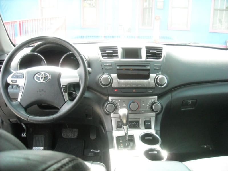 Toyota Highlander 2012 price $9,900