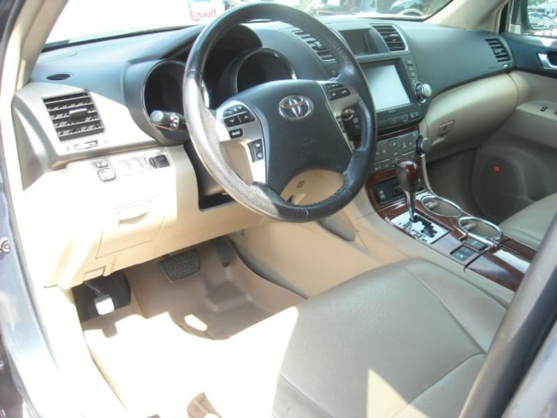 Toyota Highlander 2012 price $12,900