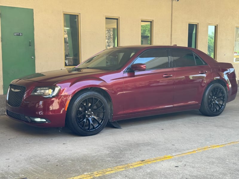 Chrysler 300 2019 price $10,990