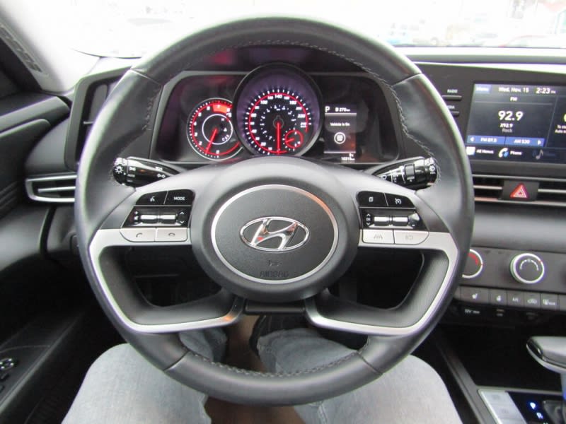 Hyundai Elantra 2022 price $31,995