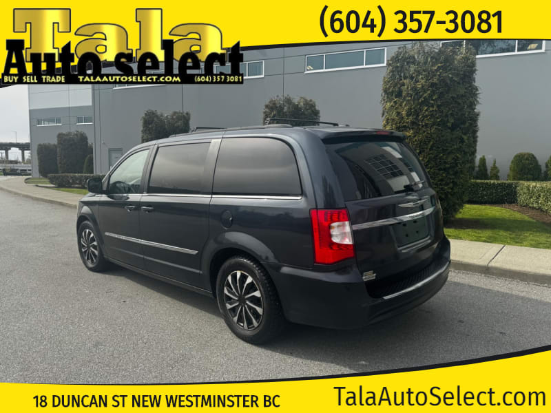 Chrysler Town & Country 2014 price $7,995