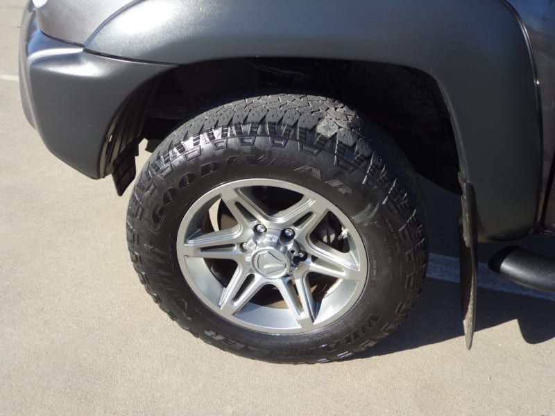 Toyota Tacoma 2013 price $18,999