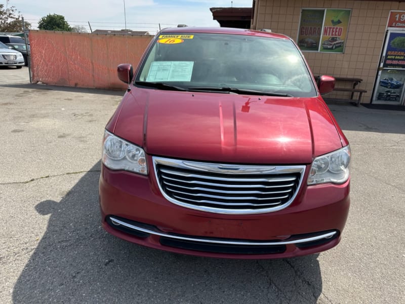 Chrysler Town & Country 2016 price $11,998