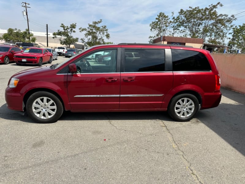 Chrysler Town & Country 2016 price $11,998