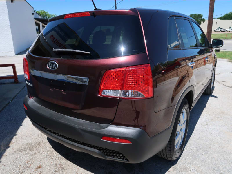 Kia Sorento 2012 price $7,097