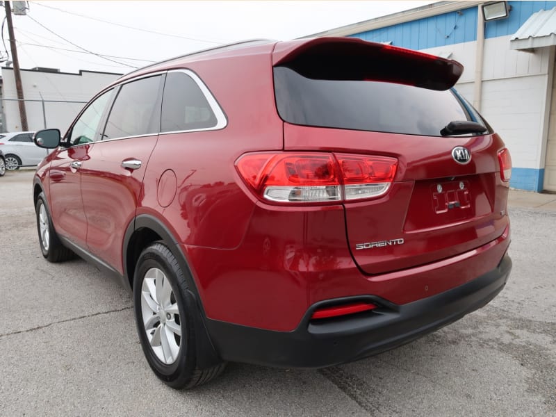 Kia Sorento 2017 price $10,997