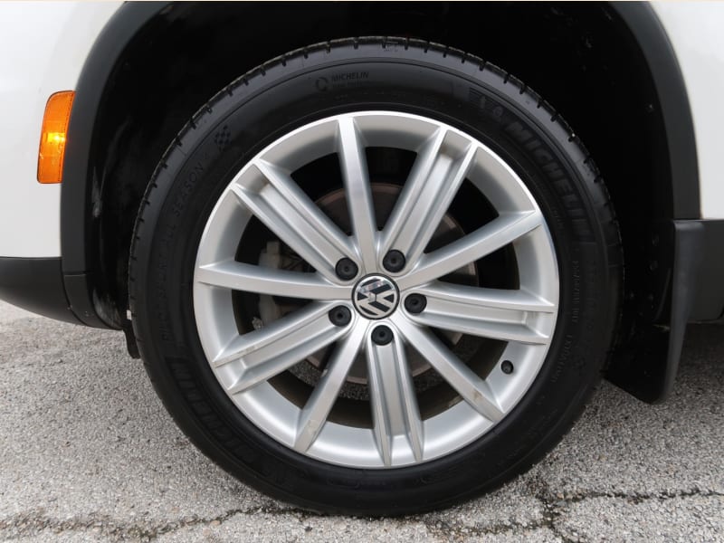 Volkswagen Tiguan 2014 price $10,797
