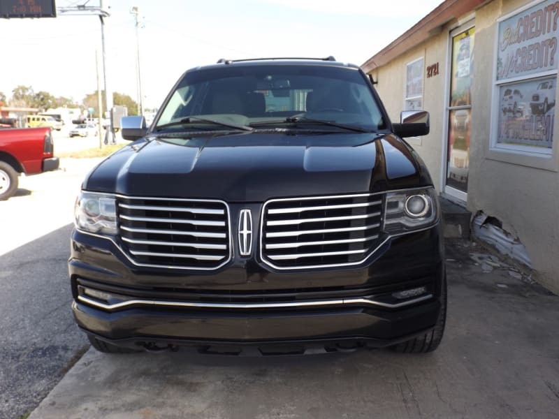 Lincoln Navigator 2016 price $19,990