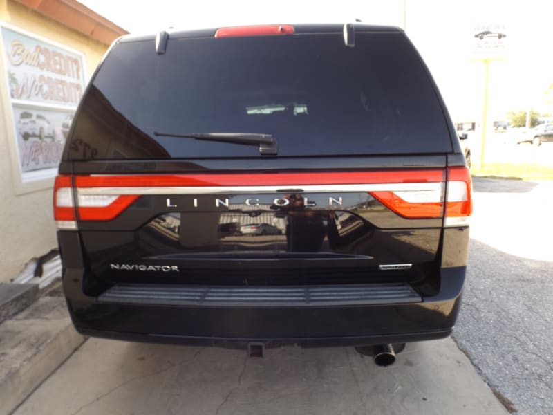 Lincoln Navigator 2016 price $19,990