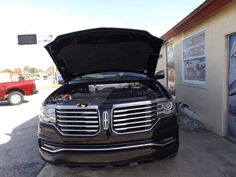 Lincoln Navigator 2016 price $19,990