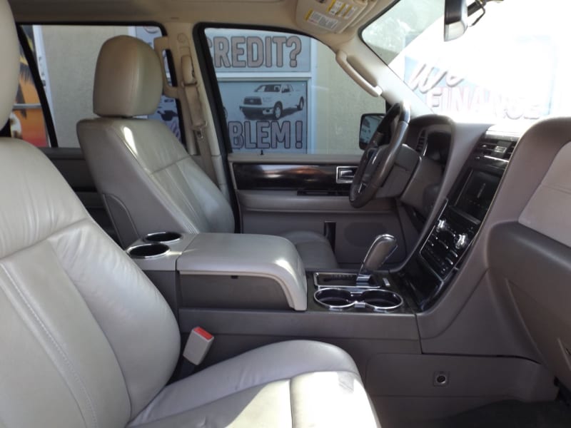 Lincoln Navigator 2016 price $19,990