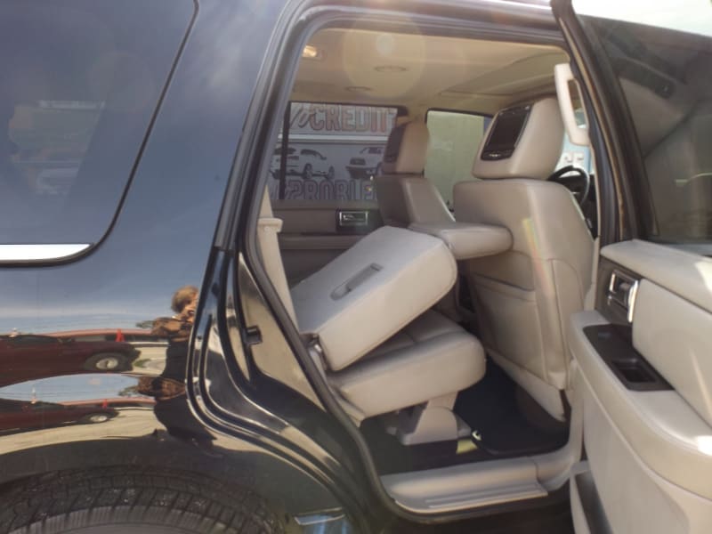 Lincoln Navigator 2016 price $19,990