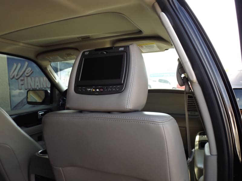 Lincoln Navigator 2016 price $19,990