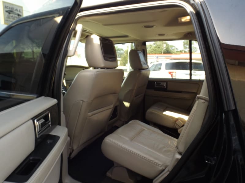 Lincoln Navigator 2016 price $19,990