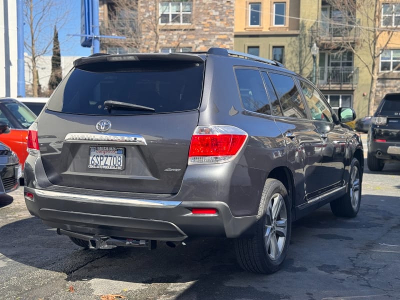 Toyota Highlander 2011 price $14,975