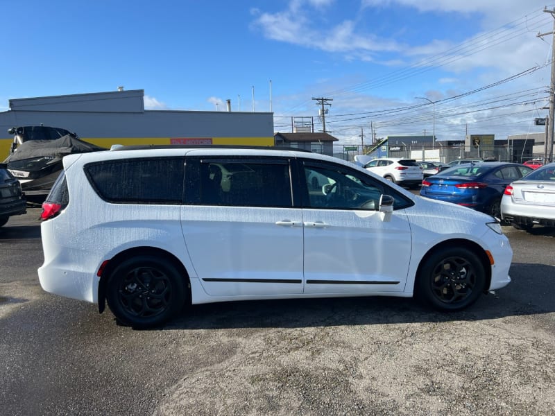 Chrysler Other 2022 price $33,990