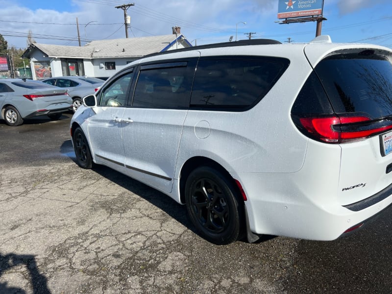 Chrysler Other 2022 price $32,999