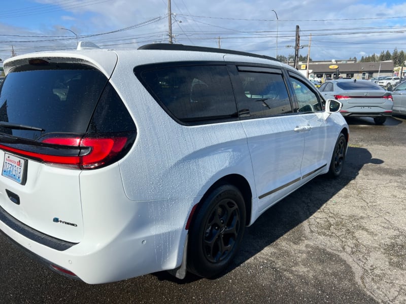 Chrysler Other 2022 price $33,690