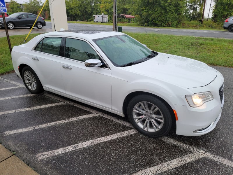 Chrysler 300 2016 price $15,999