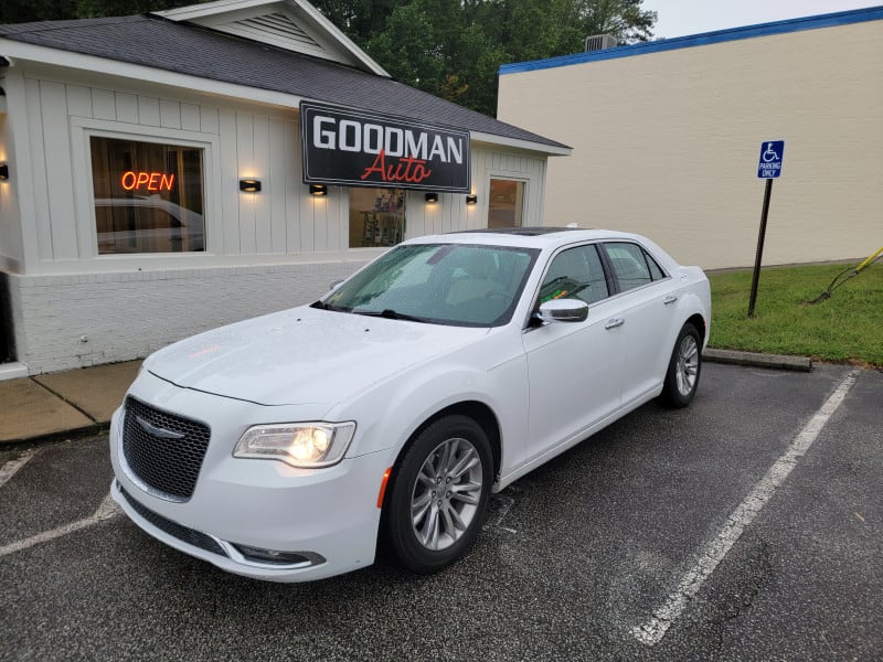 Chrysler 300 2016 price $15,999