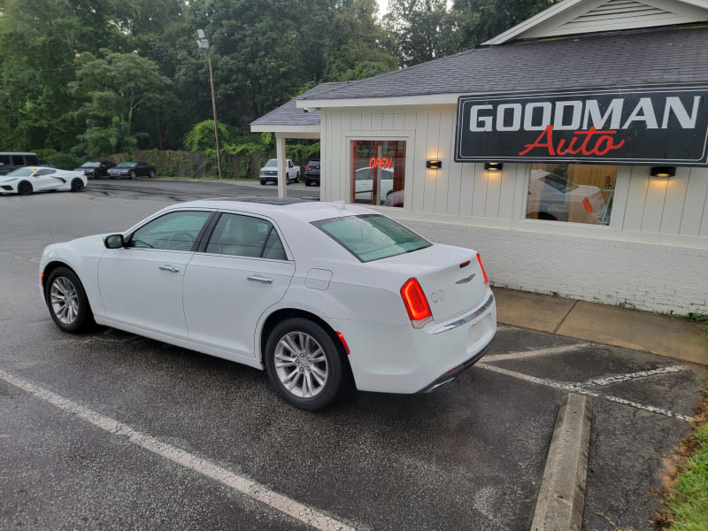 Chrysler 300 2016 price $15,999