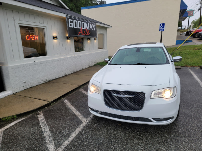 Chrysler 300 2016 price $15,999