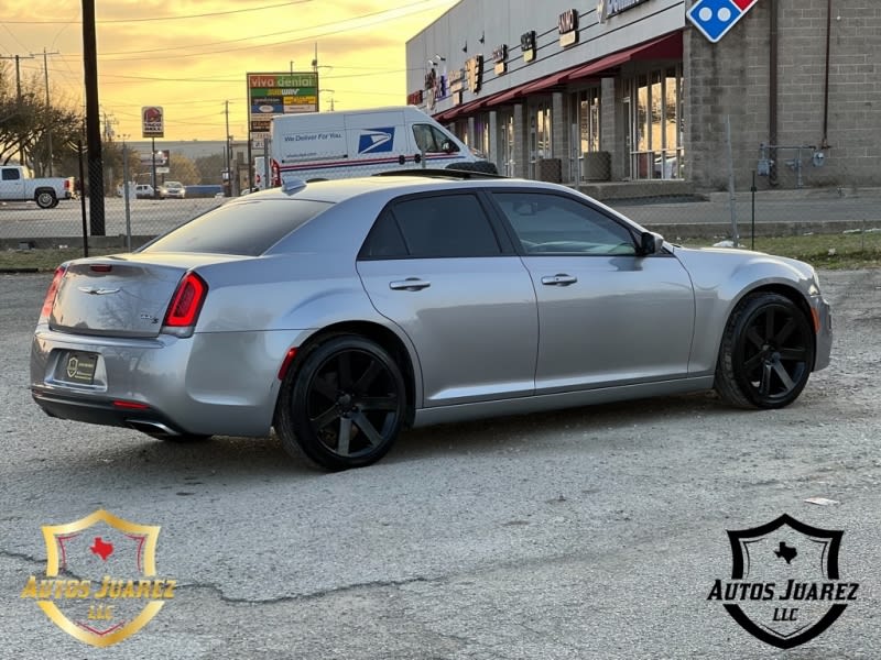 CHRYSLER 300 2016 price $14,500