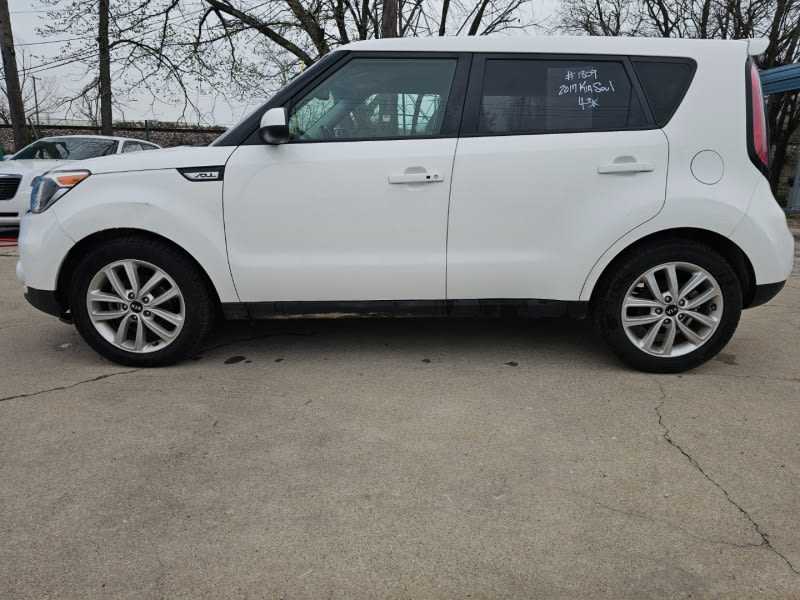 Kia Soul 2017 price $11,988