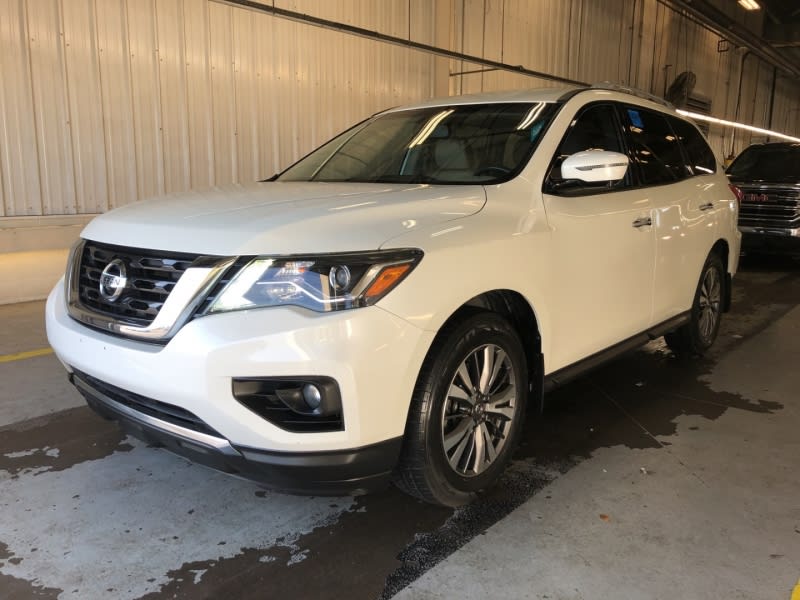 Nissan Pathfinder 2017 price $17,988