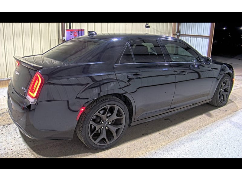 Chrysler 300 2017 price $20,360