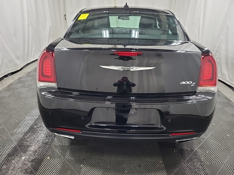 Chrysler 300 2018 price $20,480