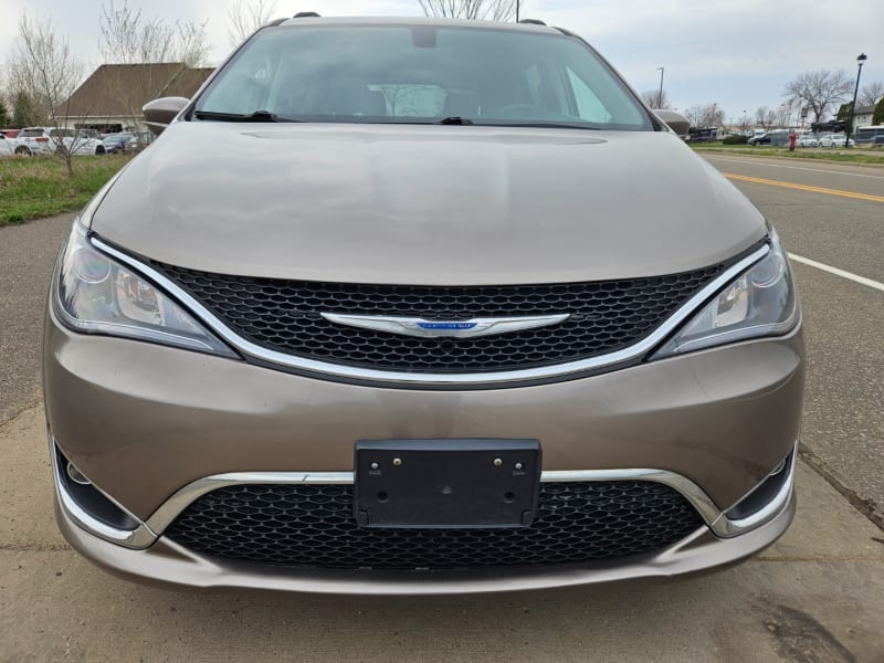 Chrysler Pacifica 2018 price $14,999