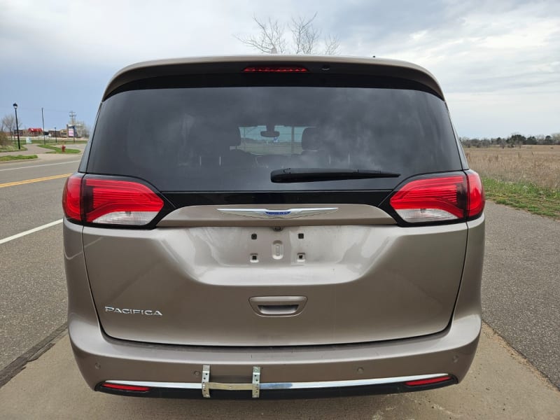 Chrysler Pacifica 2018 price $14,999