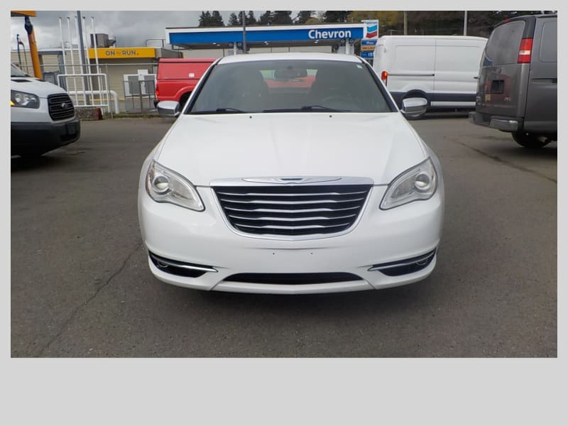 Chrysler 200 2013 price $8,898