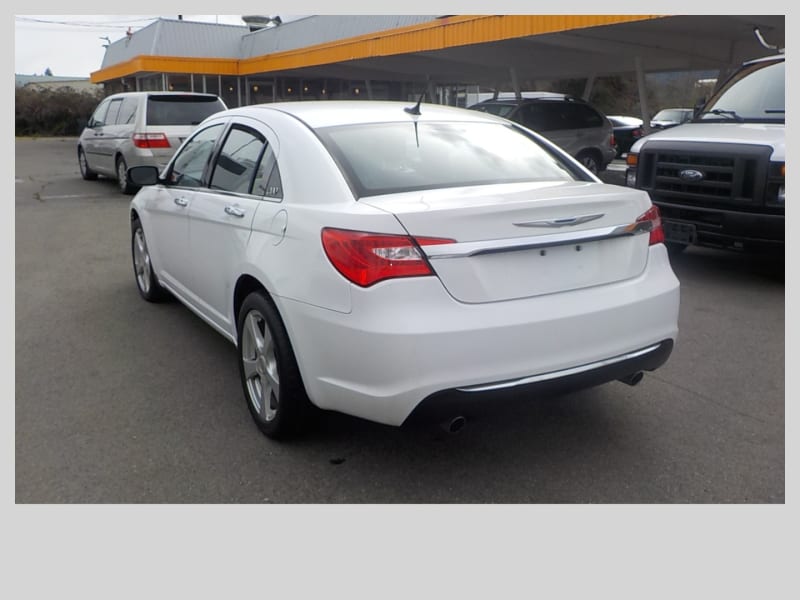 Chrysler 200 2013 price $8,898