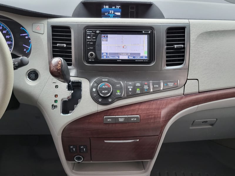 Toyota Sienna 2014 price $19,999