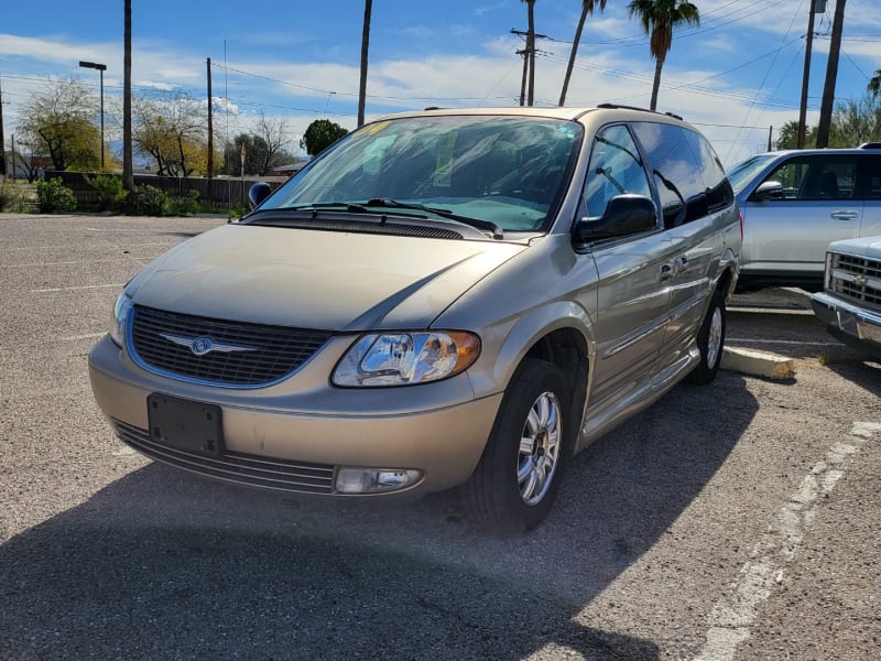 Chrysler Town & Country 2004 price $6,899