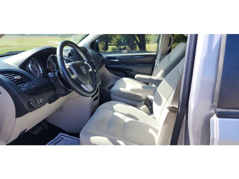 Dodge Grand Caravan 2015 price $9,000