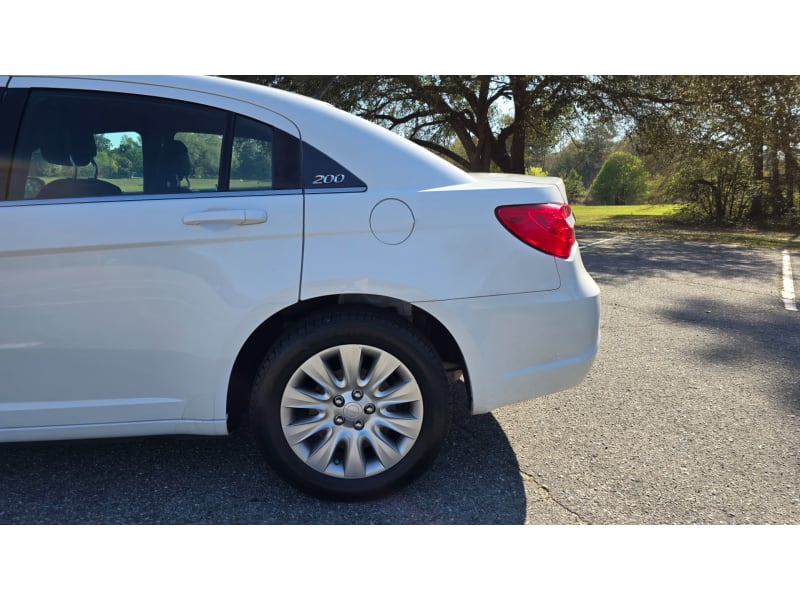 Chrysler 200-Series 2014 price $7,995