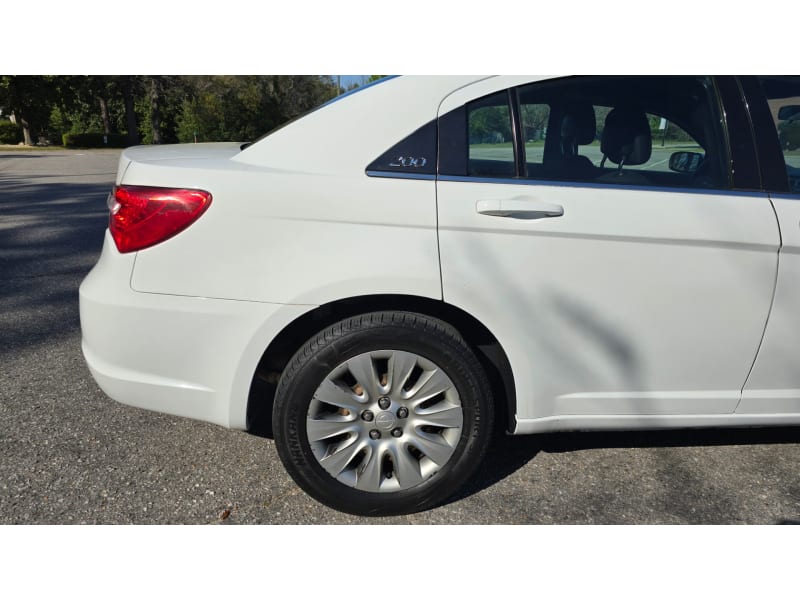 Chrysler 200-Series 2014 price $7,995