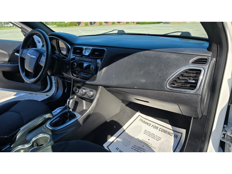 Chrysler 200-Series 2014 price $7,995