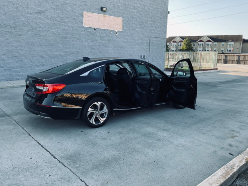 Honda Accord Sedan 2018 price $18,500