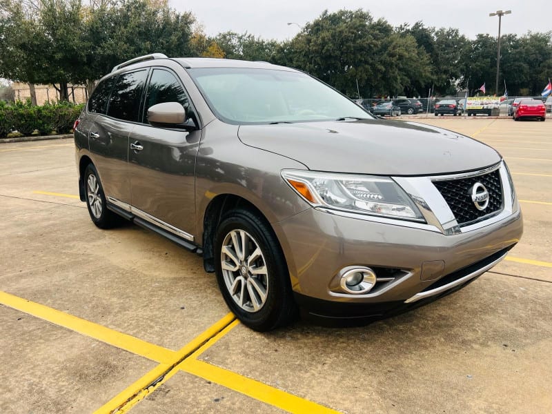 Nissan Pathfinder 2013 price $9,400