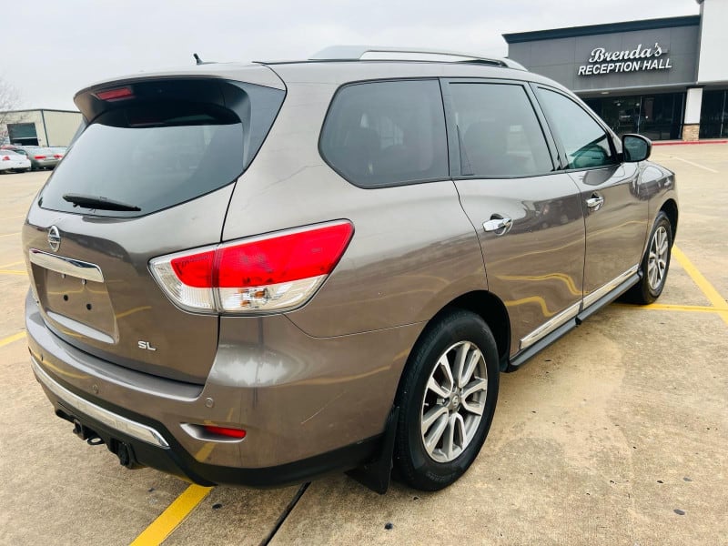 Nissan Pathfinder 2013 price $9,400